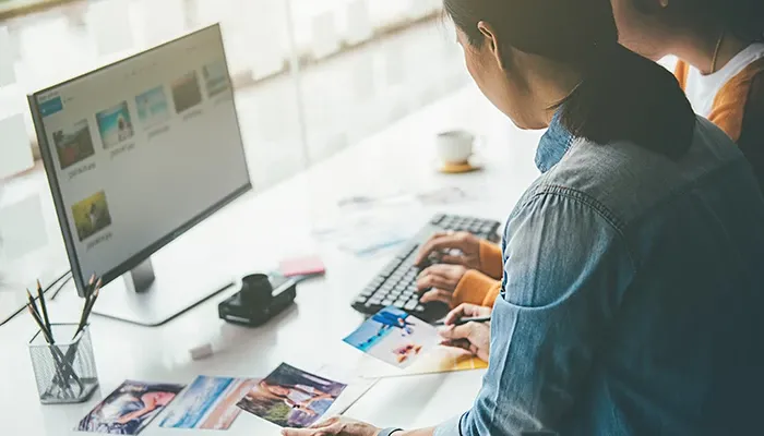 a women working on desktop